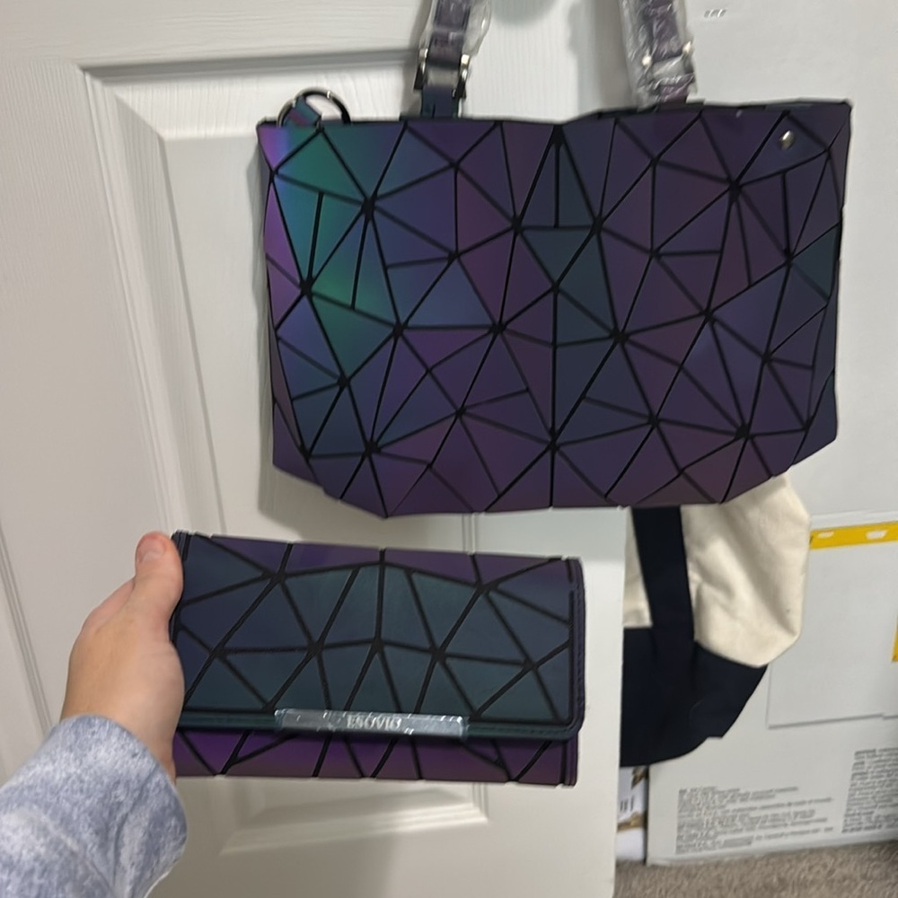 NWOT Purple Geometric Women's wallet - Picture 3 of 3